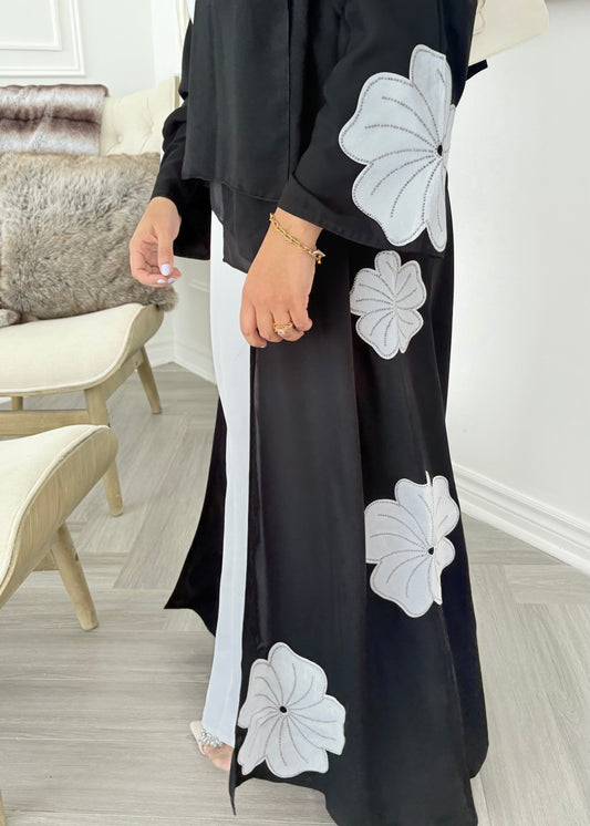 Nour Abaya